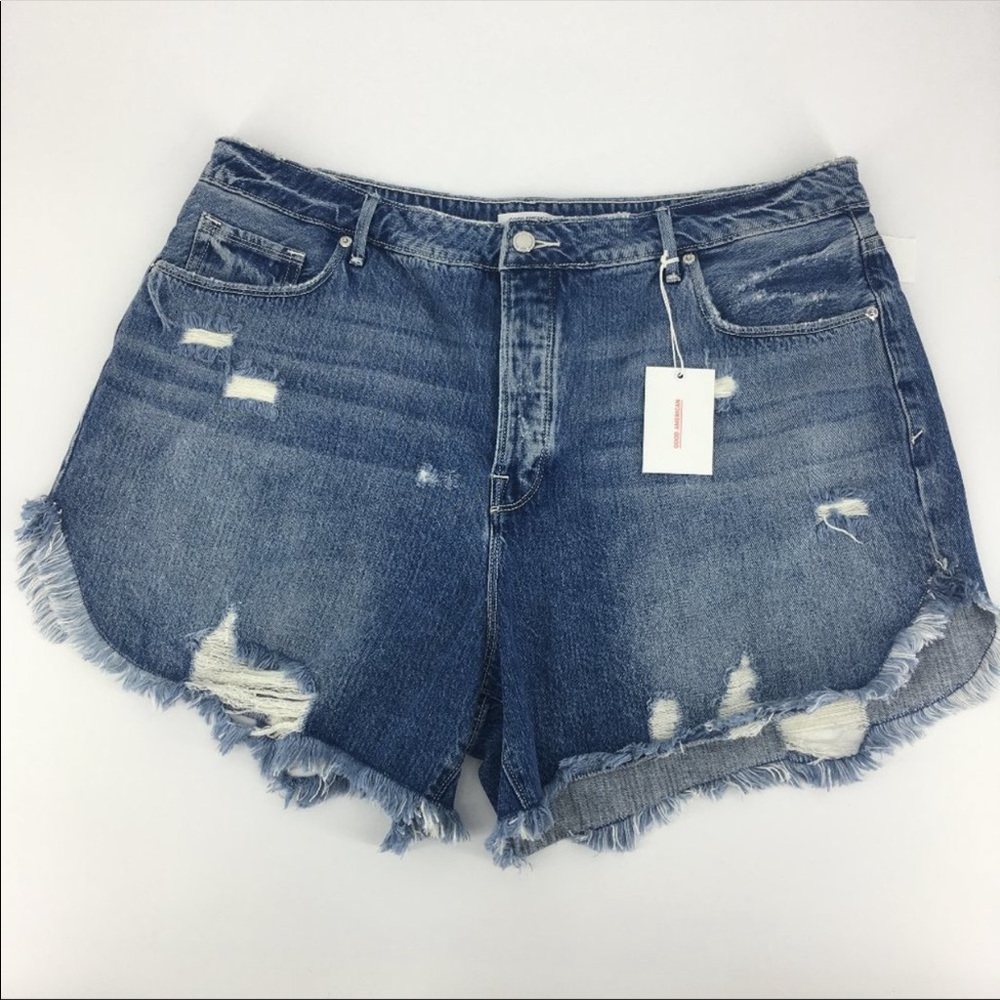 Good American Bombshell shorts NWT size 16